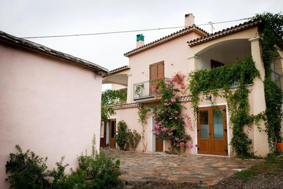 Agriturismo Donnolu Tertenìa Zewnętrze zdjęcie